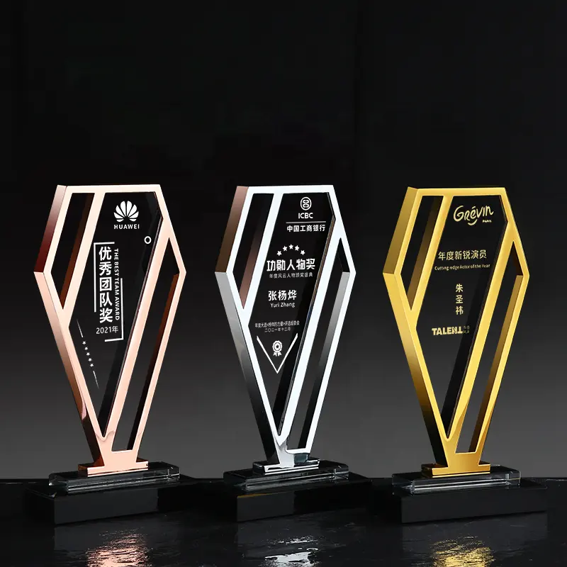 2024 beliebte Design Metall Glas Trophäe Auszeichnungen Kristall Zink Legierung Trophäe mit Radierung Logo