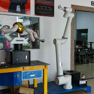 Robot de soudage CNC de haute précision et collaboratif à haute protection, machine de soudage automatique avec table rotative - Product Image 1
