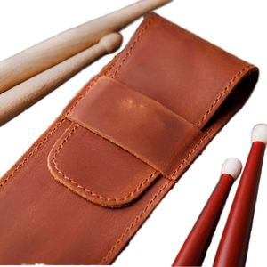 Bolsa y Soporte Portátil para Baquetas de Cuero Genuino Grabado con Asa, Regalo Promocional para Músicos - Product Image 2