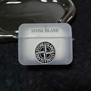 Airpods 4 <span class=keywords><strong>3</strong></span> <span class=keywords><strong>2</strong></span> ve Pro <span class=keywords><strong>2</strong></span> için Taş Etiket Tasarımlı Darbeye Dayanıklı UV Baskılı Yumuşak TPU Koruyucu Kılıf - Product Image 6