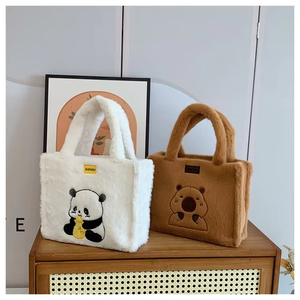 2025年新作クリエイティブデザインぬいぐるみカスタムバッグ可愛いカピバラパンダ柄ハンドバッグレディース秋冬用ぬいぐるみハンドバッグ - Product Image 5