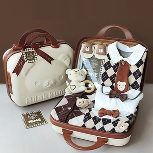 Venta al por mayor de fábrica/OEM: Caja de regalo para bebé, conjunto de varias piezas de algodón estilo retro británico para niño, tratamiento suavizante, otoño - Product Image 1