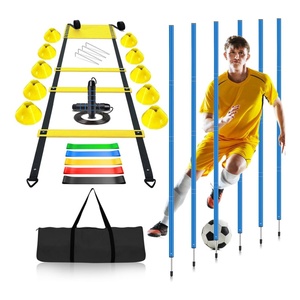 Équipement de football professionnel pour enfants et jeunes, réglable, comprenant 6 poteaux d'agilité flexibles, kit de poteaux d'entraînement de football - Product Image 1