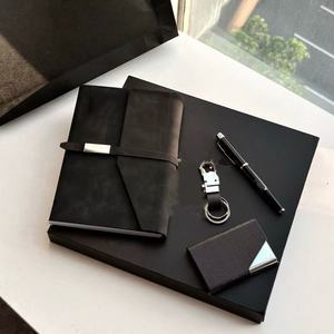 Ensemble cadeau luxueux noir 4 pièces avec porte-clés, stylo et porte-cartes de visite pour cadeaux de Noël - Product Image 3