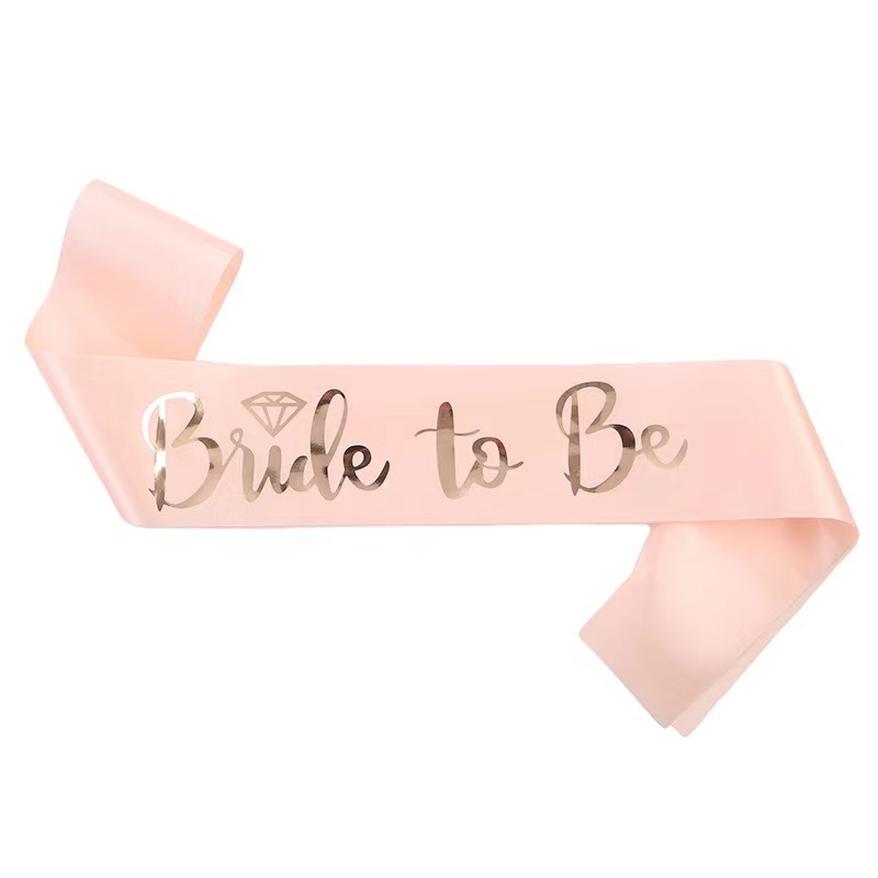 Grande mariée en or rose avec fond de champagne et diamants