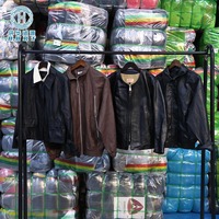 Vestes en cuir de marque d'occasion en gros, styles automne pour hommes et femmes, assortis en balles, commande minimum 100 kg
