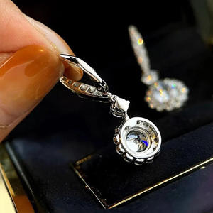 Orecchini E3604 in Oro Bianco con Diamanti Taglio Brillante Rotondo Colore D Certificati GIA Gioielli Classici da Donna per Matrimonio - Product Image 5