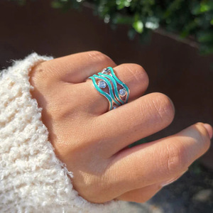 Anello da Donna Stile Punk con Linee Ondulate, Elegante Ornamento Unico per la Mano da Indossare Ogni Giorno - Product Image 6
