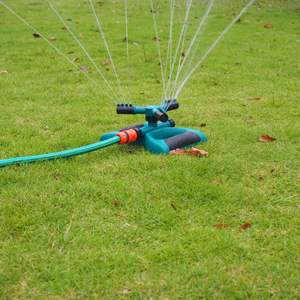 Aspersor de Jardín Giratorio Automático con Boquilla de Rociado de 360 Grados, Sistema de Riego para Césped, Material PP, Capacidad de 20.8L - Product Image 1