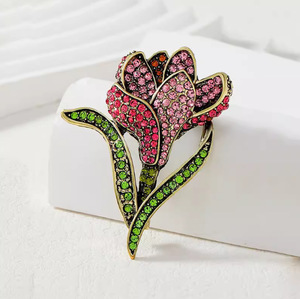 Broche Pendentif Fleur en Alliage Plaqué Or Personnalisée de Luxe Noble, Double Usage pour Femme, Mariage et Fiançailles - Product Image 1