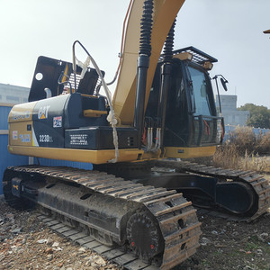 Excavadora de cadenas usada 323D2L de 23 toneladas, modelo 2022, con componentes hidráulicos Kawasaki, cucharón de excavación de 1.15m de capacidad y motor Cummins - Product Image 2