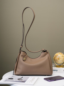 Sac fourre-tout décontracté grande capacité pour femme 2026, style coréen, avec rivets, logo personnalisable, souple, durable, léger, fermeture éclair - Product Image 4