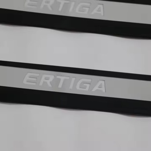 Protector de Umbral de Puerta de Coche 5D de Alta Calidad Marca KQD con LED para SUZUKI Ertiga 2018 en Adelante, Precio al por Mayor - Product Image 3