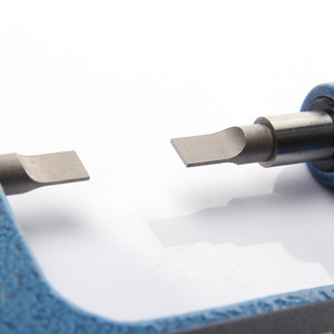Hoogprecisie industriële buitenmicrometer met aangepast logo, 4-5 inch mes, voor het meten van smalle groeven - Product Image 1