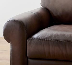<span class=keywords><strong>Fauteuil</strong></span> classique en <span class=keywords><strong>cuir</strong></span> véritable avec accoudoirs roulés <span class=keywords><strong>marron</strong></span>, coussins d'assise moelleux, coussins de dossier amovibles et pieds en bois de noyer <span class=keywords><strong>foncé</strong></span> - Product Image 4