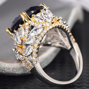 Anello Bicolore Stile Palazzo, Gioiello Vintage Elegante da Donna - Product Image 5