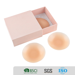 Autocollant sans colle cache-téton en silicone doux et léger pour un confort discret - Product Image 2