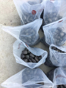 Giá rẻ tự nhiên sông đá vườn sỏi cảnh quan đá đánh bóng đá Nhà cung cấp màu đen trang trí sàn lát sỏi - Product Image 4