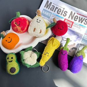 Porte-clés miniature en feutre <span class=keywords><strong>de</strong></span> <span class=keywords><strong>laine</strong></span> végétale 3D jouets en peluche faits à la main citrouille oignon brocoli carotte Chili porte-clés nourriture fruits porte-clés - Product Image 3
