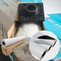 Rouleau de vinyle PVC auto-adhésif brillant ou mat imprimable à l'éco-solvant 120g 140g avec adhésif permanent à libération d'air pour camions et bus