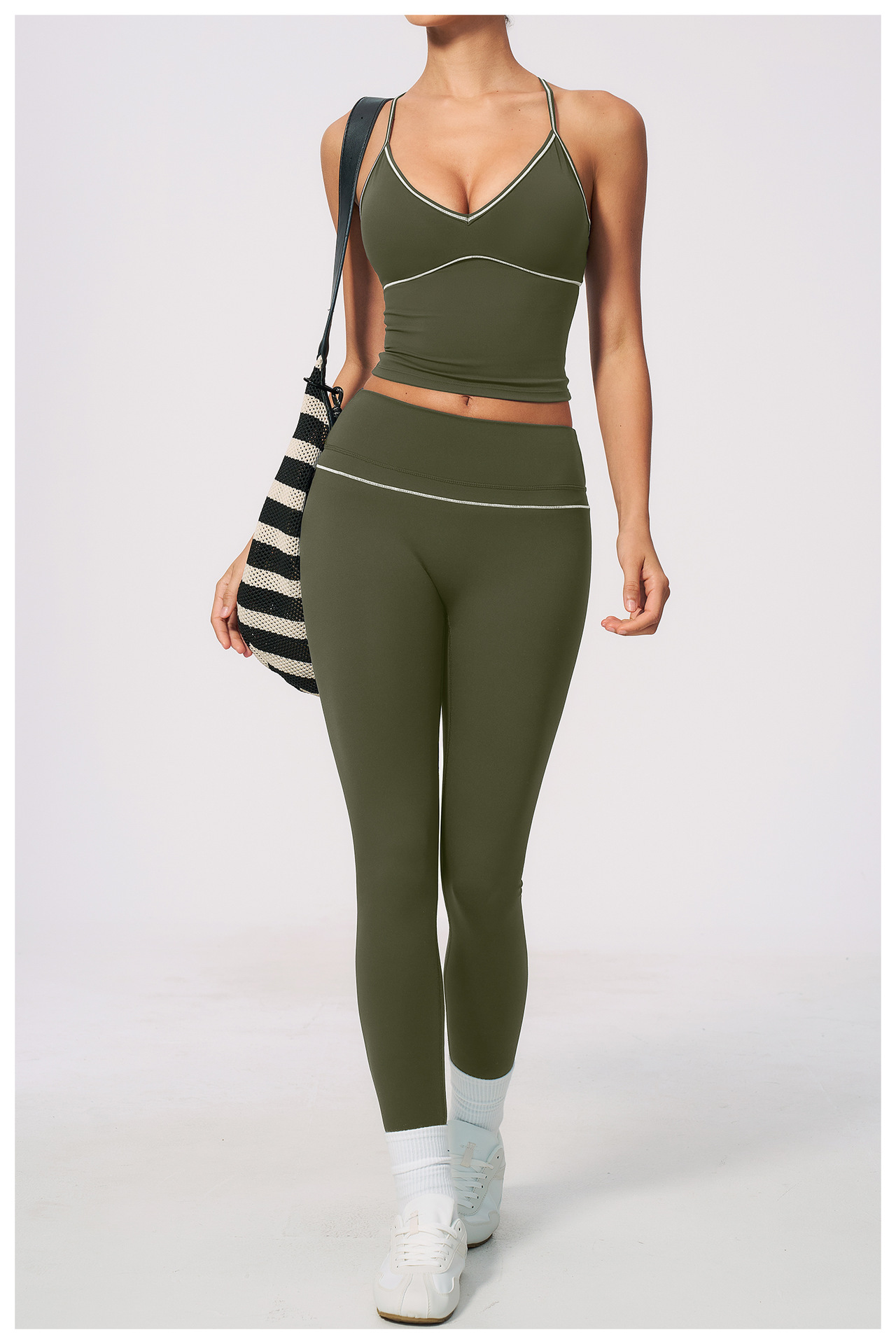 Color-Block Activewear Set (9615): closure, strap or waistband adjustment reference