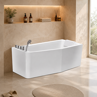 Baignoire d'angle moderne en acrylique avec design incliné et appui-tête rembourré blanc 31x67 pouces
