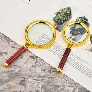 Loupe à cadre plaqué or avec manche en bois rouge et grande lentille miroir, aide à la lecture idéale pour les <span class=keywords><strong>personnes</strong></span> <span class=keywords><strong>âgées</strong></span>, modèle FM90 - Product Image 3