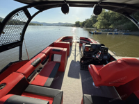 Bateau ponton de luxe confortable et durable pour la pêche sportive, grande capacité, sièges de luxe, système audio pour les excursions en groupe et les rassemblements