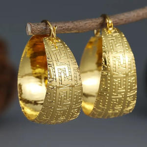 Pendientes de aro geométricos dorados para mujer, joyería fina clásica para uso diario, estilo de metal dorado - Product Image 3