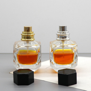 Wholesale 30ml Transparent Square Glass <b>Perfume</b> <b>Bottles</b> Crystal White <b>Refillable</b> Empty Cosmetic Spray <b>Bottles</b> with Clips - Product Image 4