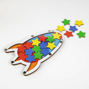 Pot de récompense en forme de fusée en acrylique en bois écologique personnalisable Tableau en étoiles pour récompenses à domicile - Product Image 2