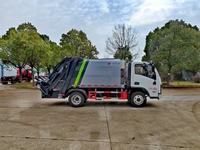 Camion à ordures compact Dongfeng 4x2 de 5 mètres cubes avec moteur diesel