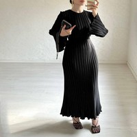 Vêtements Féminins Européens et Américains Automne 2025 Nouvelle Jupe Longue Plissée Manches Trompette Mi-Longue Abaya Élégante