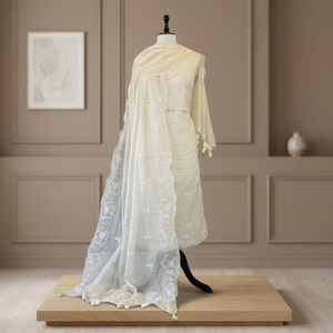 Colección de tres piezas de tela banarasi premium con elegante tejido para la parte superior, la parte inferior y la dupatta, ideal para celebraciones. - Product Image 1