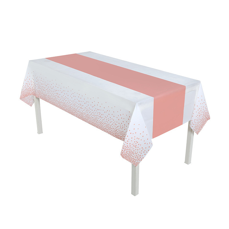 Chemin de table en or rose - nappe blanche