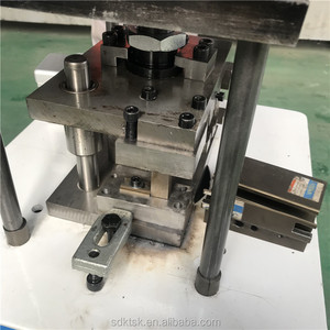 Machine à poinçonner pneumatique pour profilés en <span class=keywords><strong>aluminium</strong></span> pour fenêtres et portes - Product Image 3