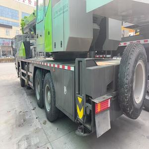 Grúa sobre Camión ZOOMLION 25T Usada en Buen Estado de Funcionamiento en Venta - Product Image 3
