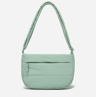 Sac fourre-tout matelassé à logo personnalisé sac à bandoulière matelassé à fermeture éclair en nylon imperméable léger multi-poches pour filles de tous les jours