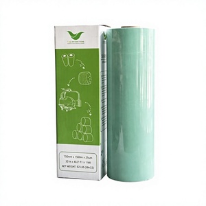 Film étirable pour ensilage haute adhérence résistant aux UV 750mm25um1500m HM Vert pour l'emballage de balles agricoles - Product Image 1