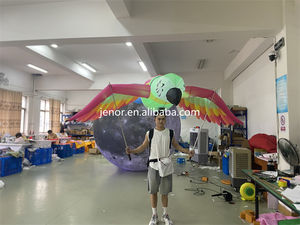 Marioneta de <span class=keywords><strong>loro</strong></span> inflable con forma de pájaro con iluminación LED para rendimiento de desfile de Carnaval - Product Image 2