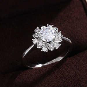 Floral Snowflake Zircon Women Ring Elegant Design For Wedding Engagement Party Daily All-match Finger Jewelry Gift - Product Image 5