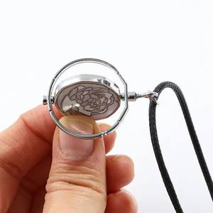 Nuovo gioco Jinx collana girevole rosa blu Anime gioco arcano stagione 2 zaino ciondoli in metallo gioielli di moda fan collezioni - Product Image 6