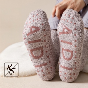 Chaussettes antidérapantes en polaire corail douce personnalisables avec logo, chaudes et épaisses, pour l'hiver, pour femmes et hommes, faible MOQ, OEM - Product Image 2