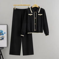 Haut tricoté élégant à rayures et col polo, avec boucle métallique, coupe ample, manches longues, taille haute et jambes larges boutonnées pour femme