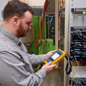 Kit de test Ethernet industriel Fluke Networks avec analyseur et accessoires pour les tests de réseau - Product Image 5
