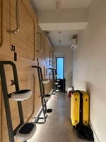 KSL Nouvelle tendance Lit superposé compact à capsules avec escalier en bois Auberge de jeunesse Lit superposé Étagère de rangement intérieure et prise