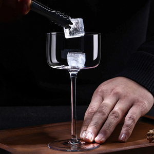 Copa de Cóctel de Cristal Hecha a Mano para <span class=keywords><strong>Martini</strong></span>, Vino Espumoso y Vino de Frutas - Diseño Moderno y Minimalista Específico para Bares - Product Image 6