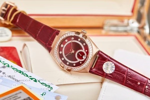 Montres mécaniques élégantes vintage pour femmes, tendance et très vendues, avec diamants rouges - Product Image 5
