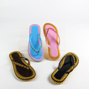 Magnifiques babouches, sandales de plage, pantoufles de marche pour femmes, tongs de mode d'extérieur pour femmes - Product Image 1