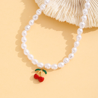 Collier ras du cou mignon avec perles et pendentif cerise, collier de perles baroques artificielles, fermoir doré, bijou ajustable, cadeau pour femme